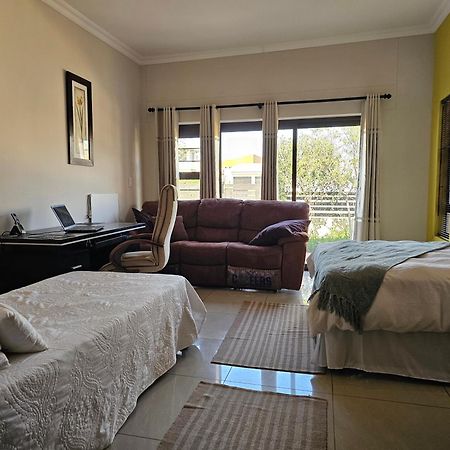 Cora'S Boutique Bed & Breakfast スワコプムント エクステリア 写真